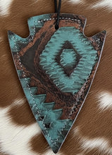 Load image into Gallery viewer, ARROWHEAD SHAPES reSCENTit CAR CHARMS